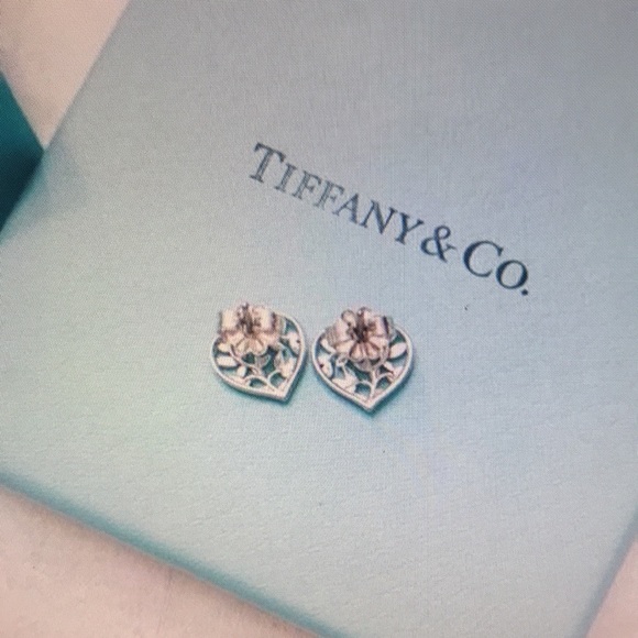 Jewelry - Silver Filigree Heart Earrings with Intricate Design